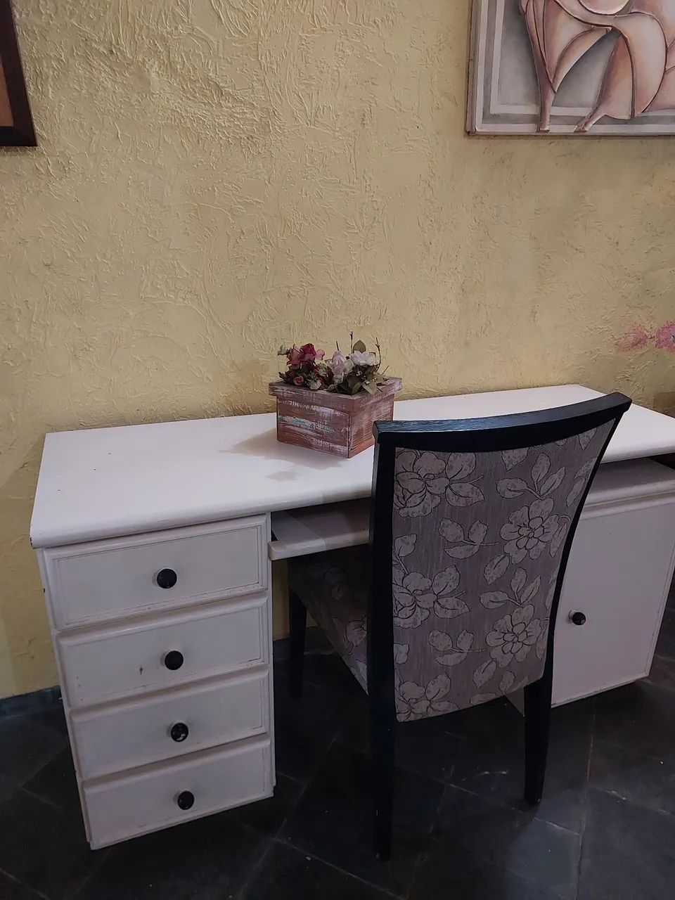 Móvel versátil penteadeira/ mesa estudo