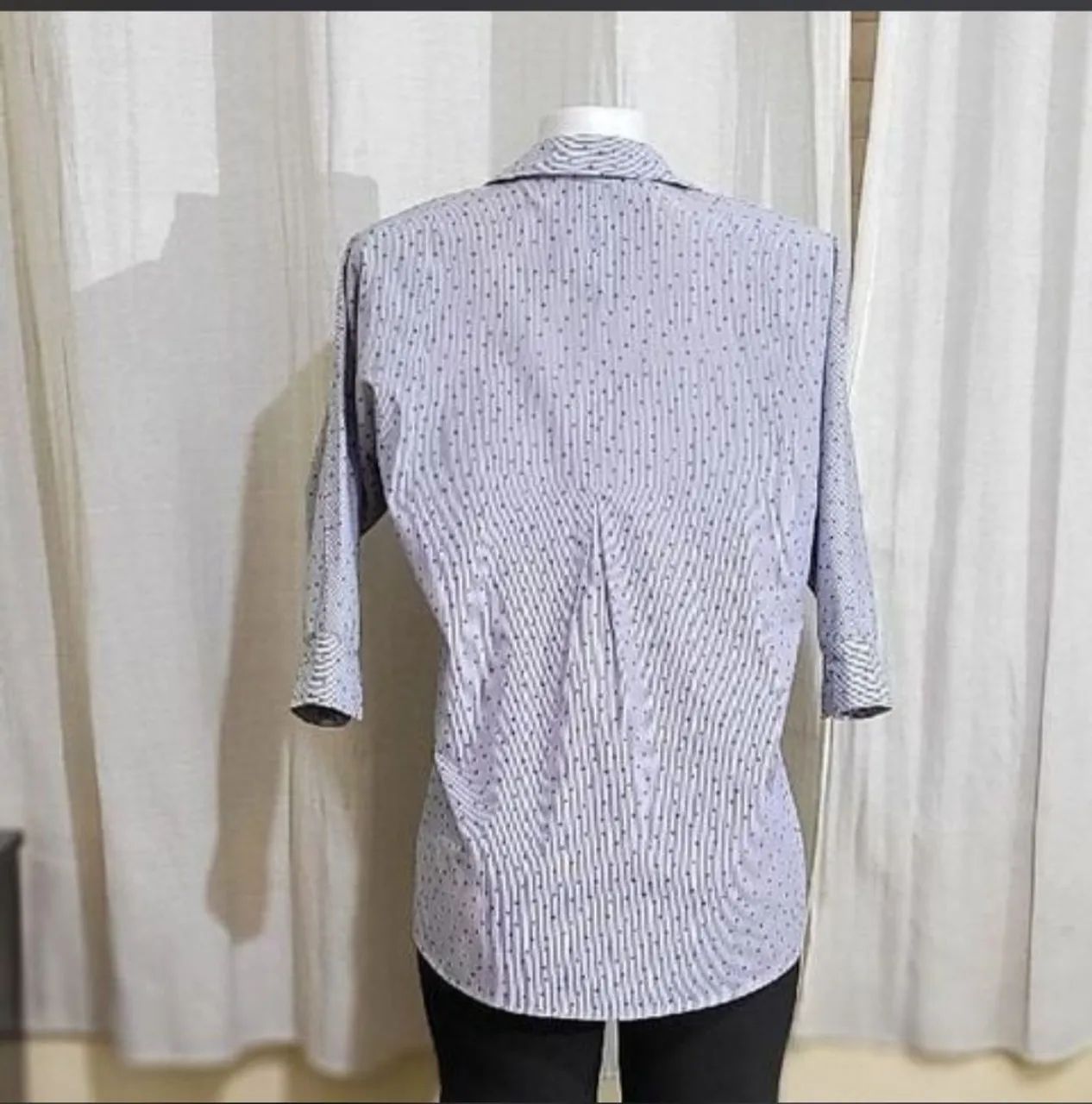 Camisa feminina branca e azul listras shoulder P - Foto 3