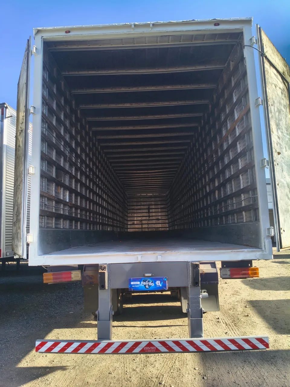 Carreta baú 30 pallets alumínio  - Foto 3