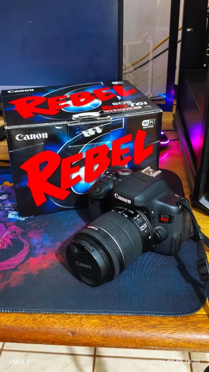 Câmera Canon T6i Usada, Acompanha Lente 18mm 55mm e Bolsa de mão Canon.