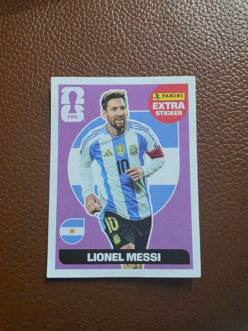 Duas figurinhas Extra Sticker do Lionel Messi e do Vinícius Jr. - Foto 2