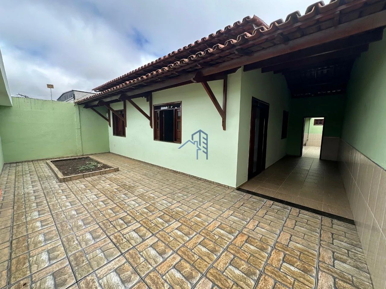 CASA COM 3/4 SENDO UMA SUÍTE - Foto 2