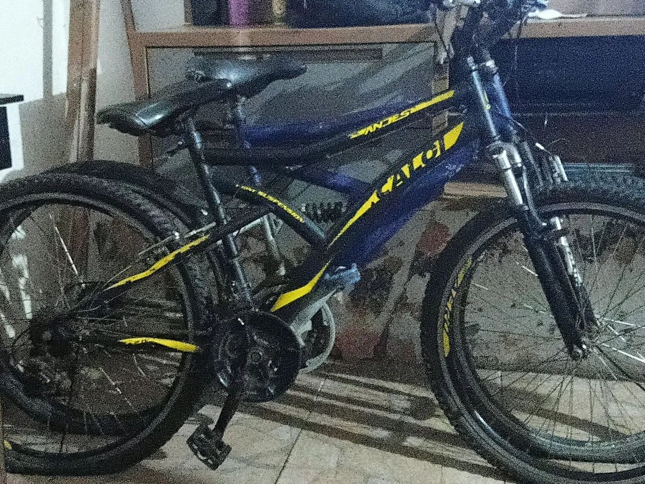 2 bicicletas... Precisa de reparos