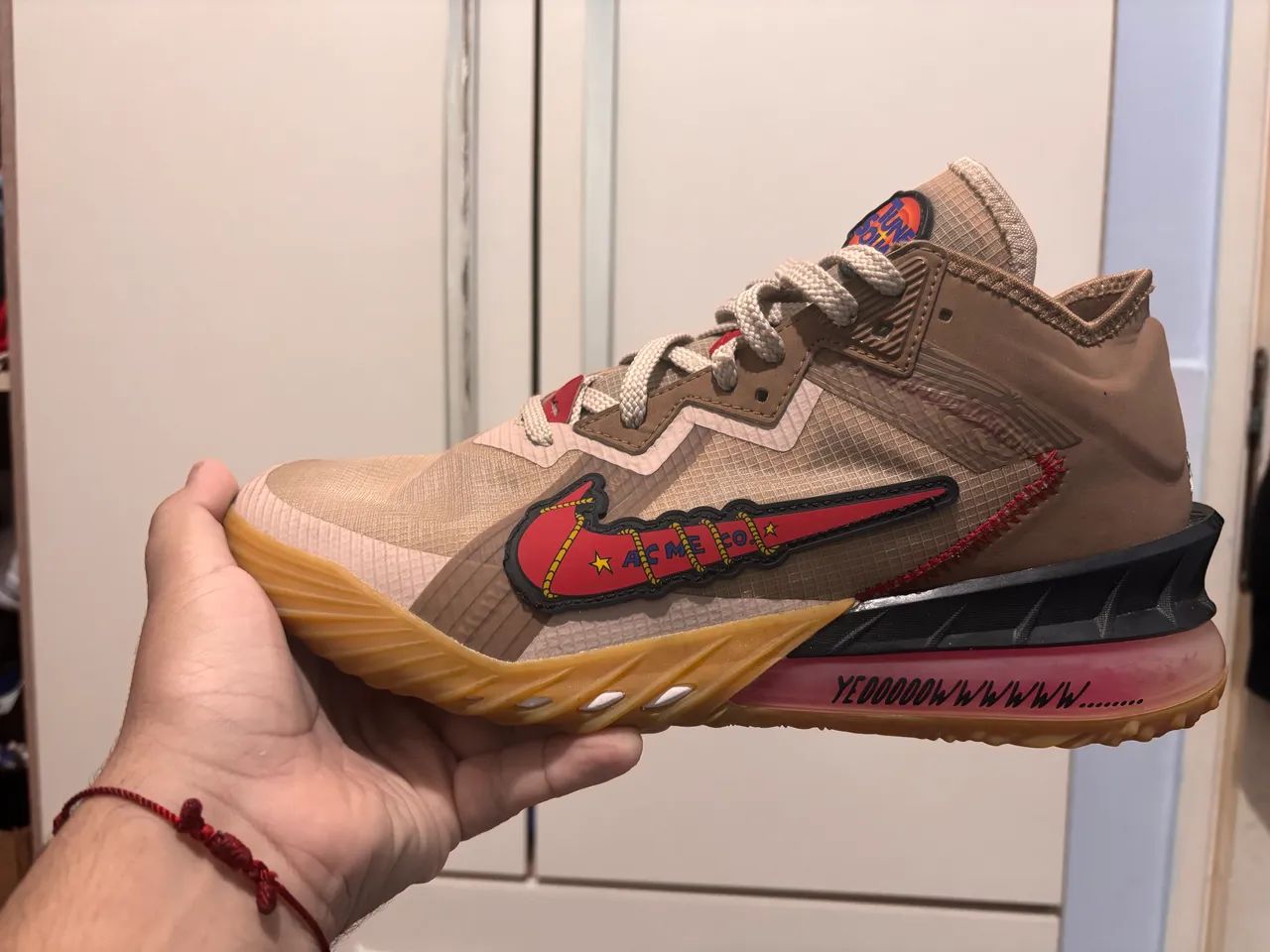Nike LeBron 18 low wile e vs roadrunner