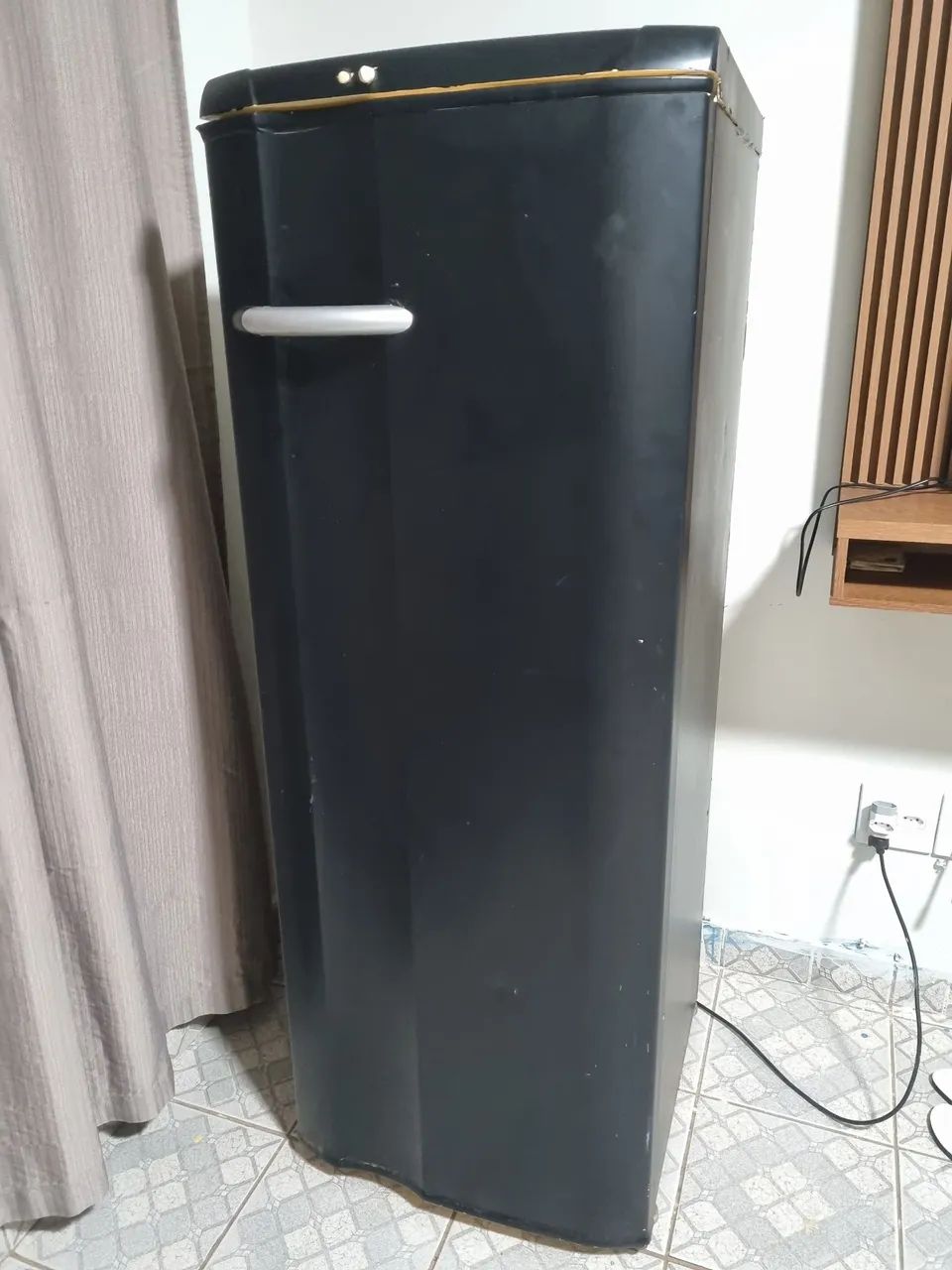 Geladeira simples ( funcionando perfeitamente) ENTREGA GRATIS (CONSULTAR)
