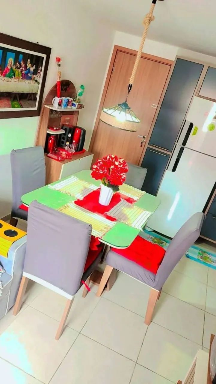 Mesa com quatro cadeiras - Foto 4