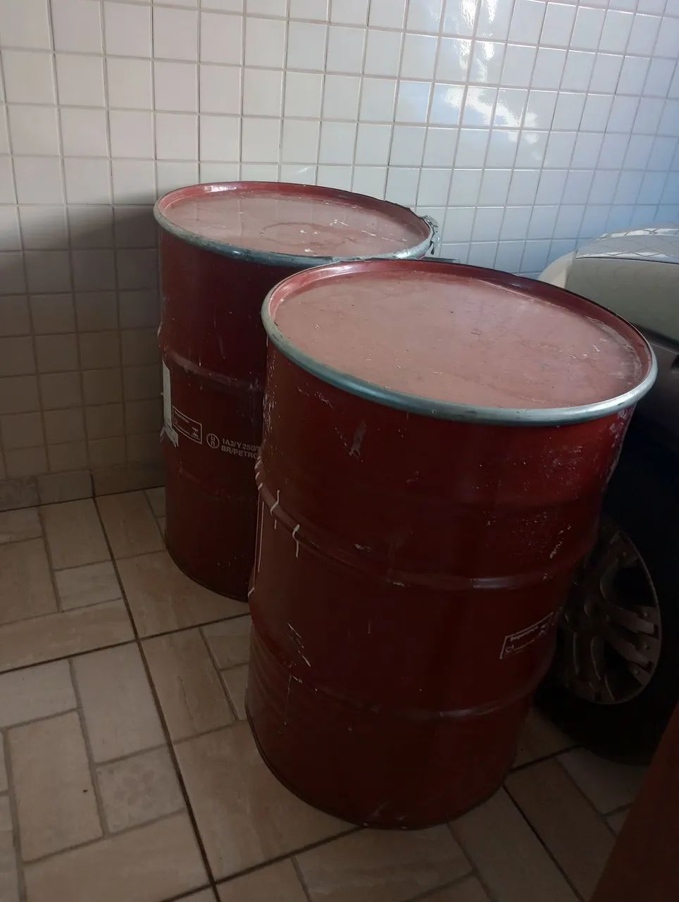 Tambor de metal 200 com tampa e abraçadeiras de aço.. - Foto 2