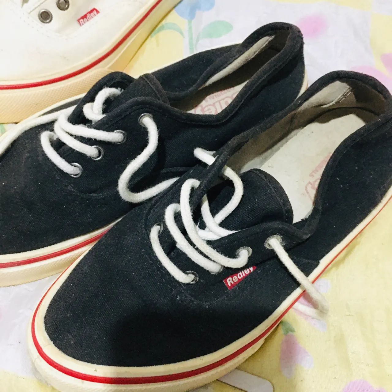 Vendo dois tênis redley número 38