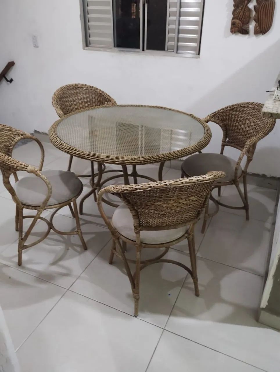 Mesa com tampo de vidro 
