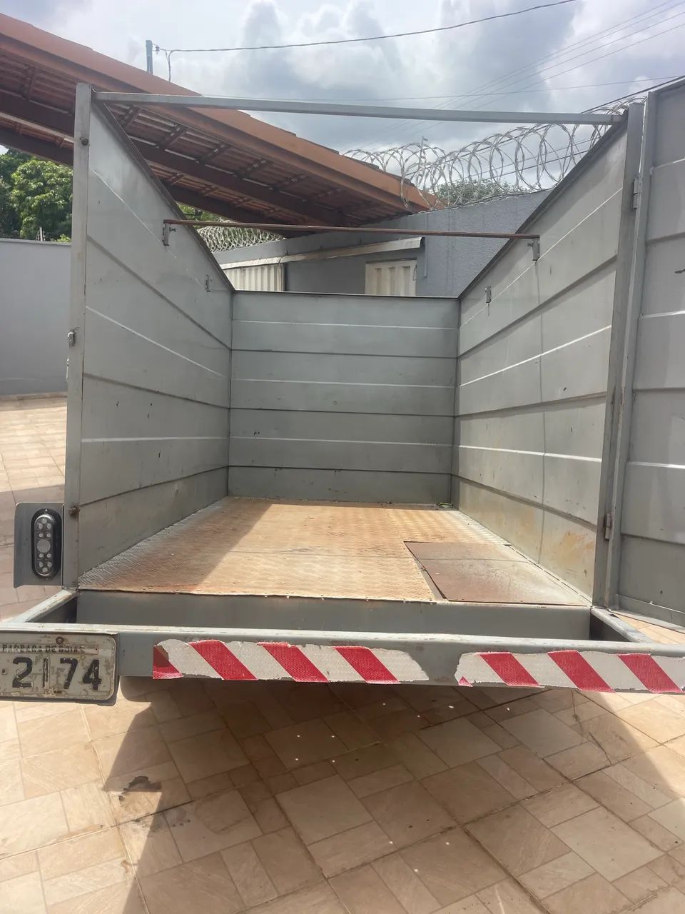 vende se uma carretinha pra carro