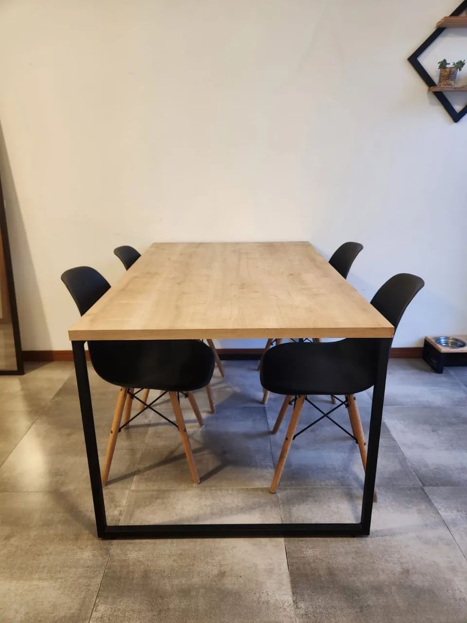 Mesa de Jantar industrial com 4 cadeiras 