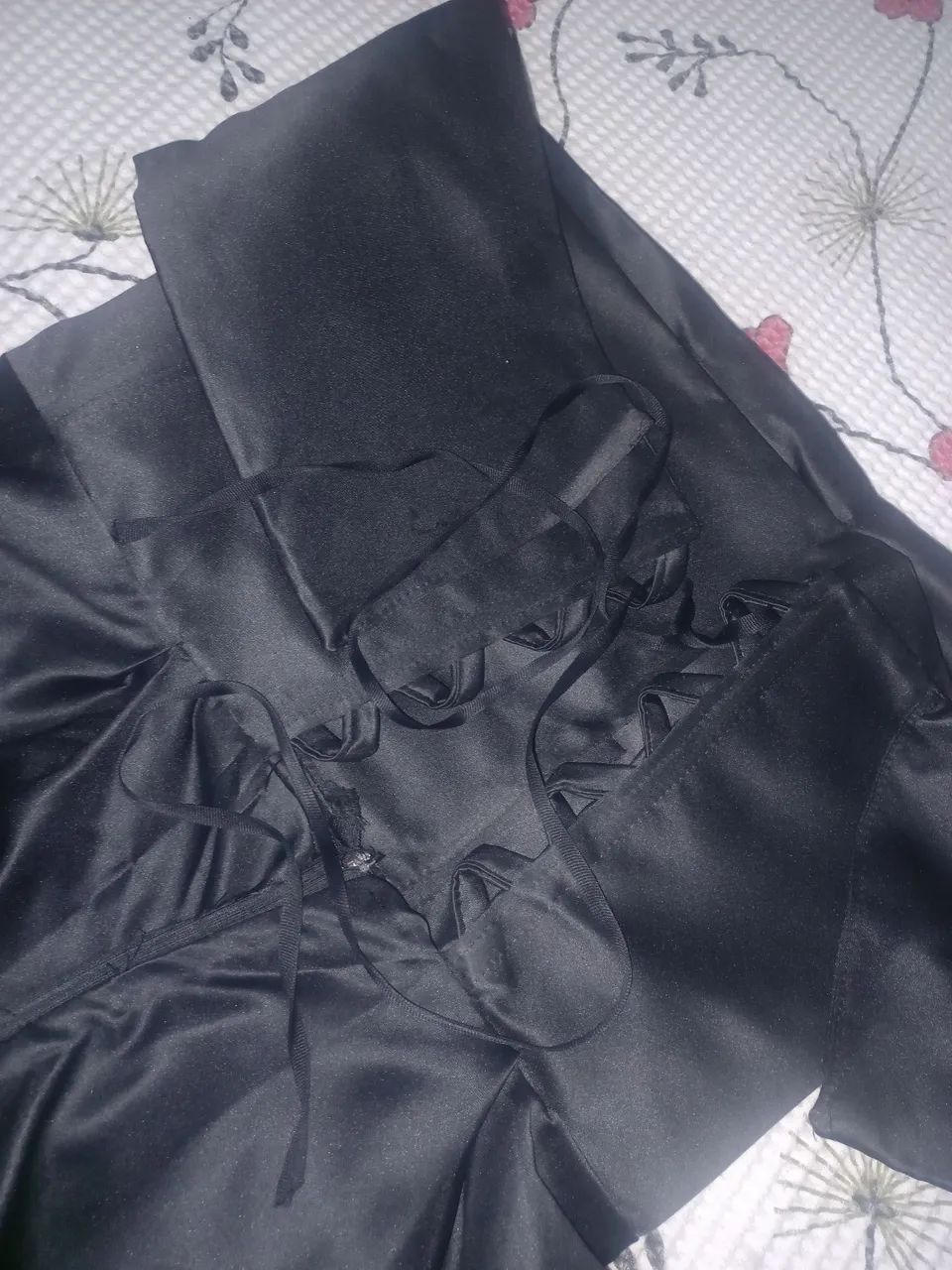 Vestido longo preto acetinado - Foto 3