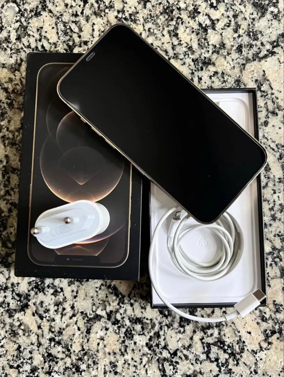 Vendo iPhone iPhone 12 Pro Max, ou troco em outro cm volta, somente em iPhone 
