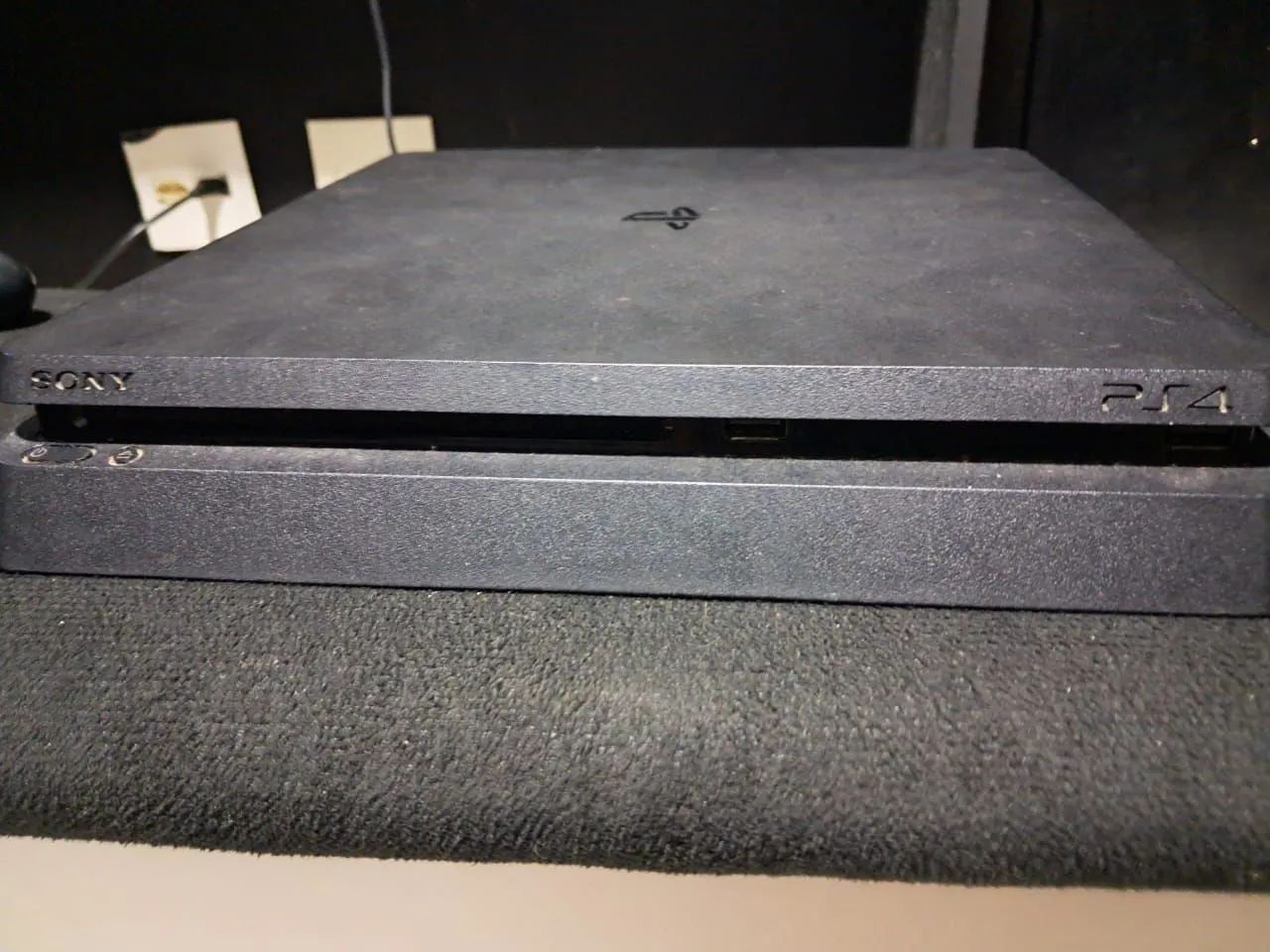 VENDO PS4 SLIM COM 2 JOGOS E 1 CONTROLE E COM TODOS OS CABOS - Foto 2