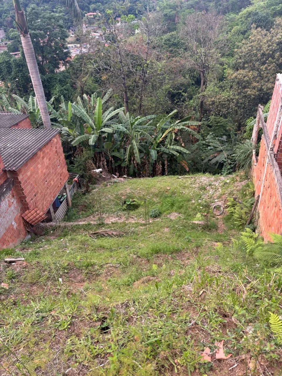 Terreno enorme no final do retiro 