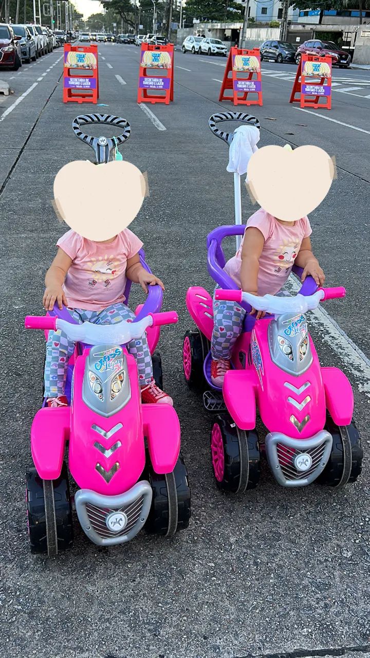 Carrinho Quadriciclo Passeio e Pedal Infantil Rosa com Empurrador Calesita Cross Legacy - Foto 4