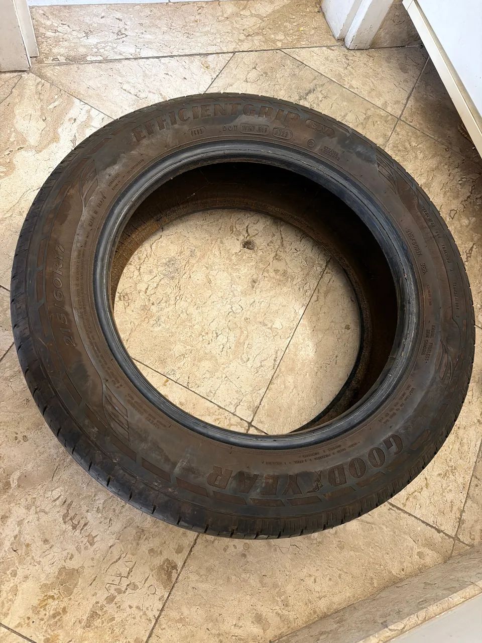 Pneu Goodyear 215/60/17 - Foto 2