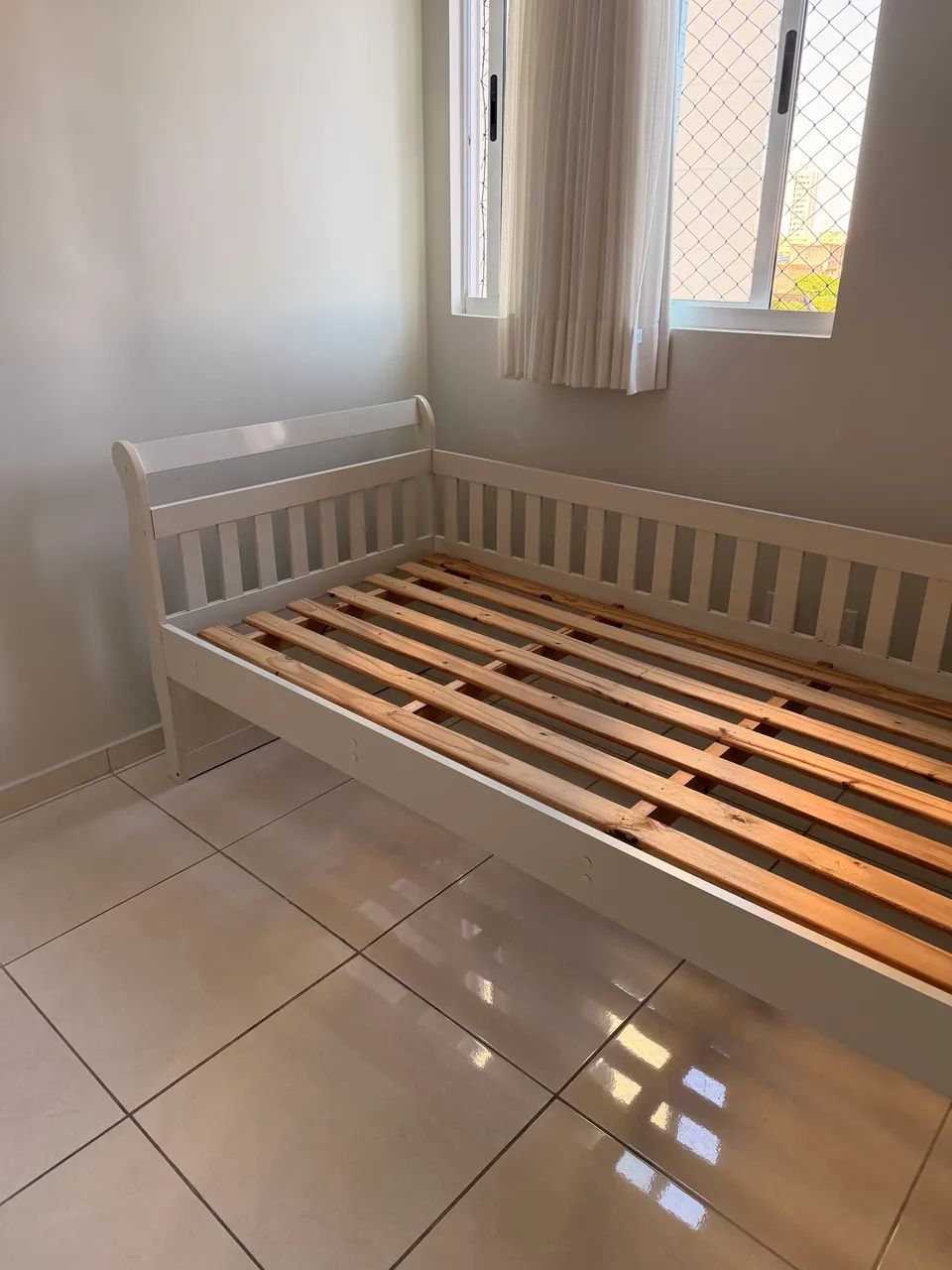 Cama solteirão MDF branca - Foto 4