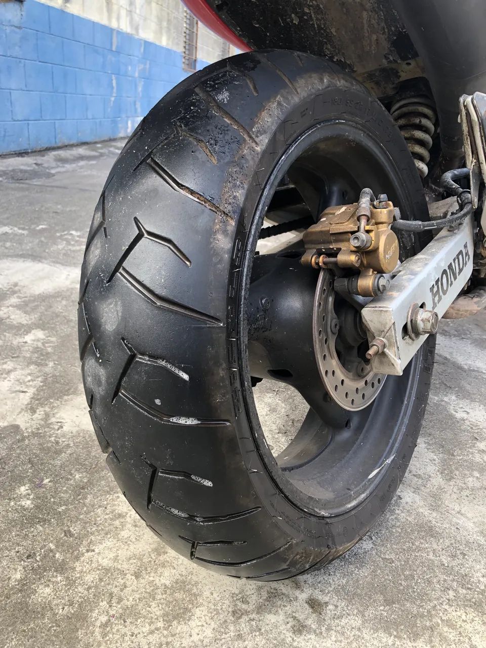 Hornet 600f bem conservada