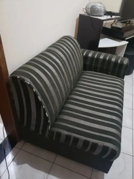 Sofá de canto dois lugares cinza e preto (listrado) - Foto 3