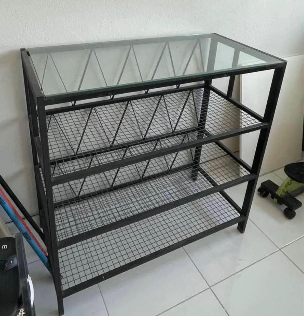Estante de ferro e tampo de vidro  - Foto 4