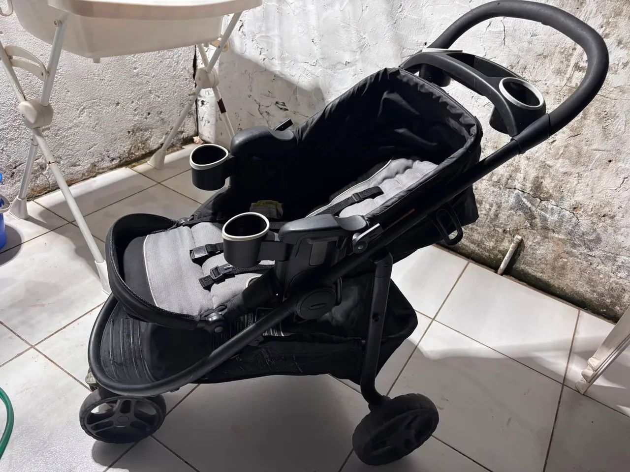 Vendo carrinho de bb 300