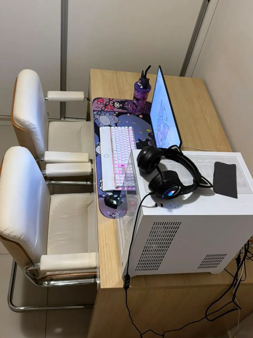 Conjunto de Mesa e Duas Cadeiras Escritório/Consultório Tok&Stok R$1.500,00 - Foto 4