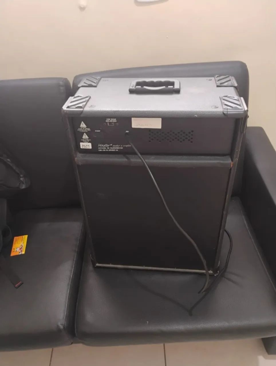 Caixa de som Master Modelo m180F entrada Microfone e Guitar