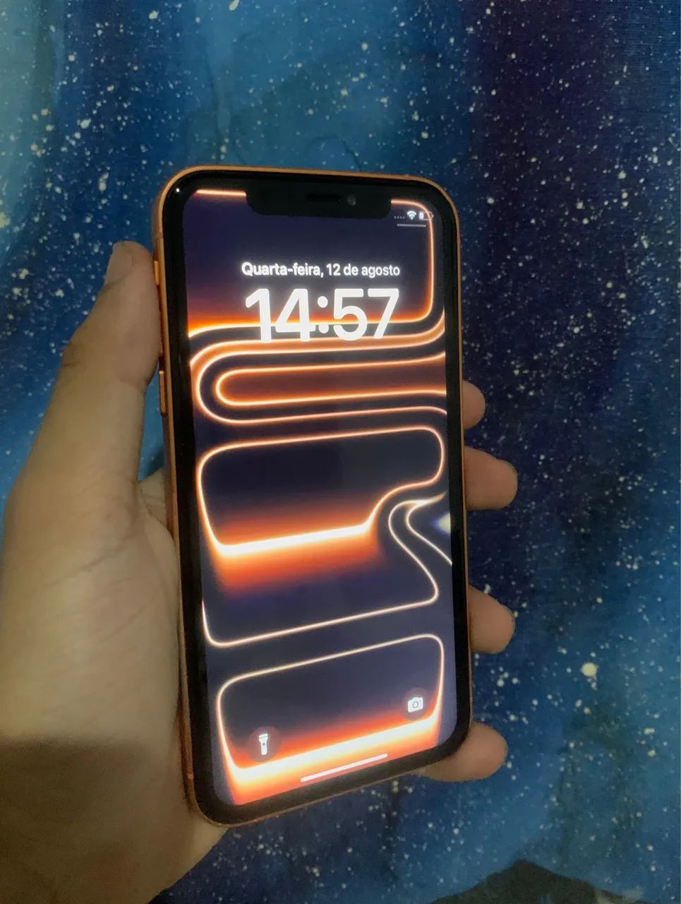 iPhone XR na carcaça do 17
