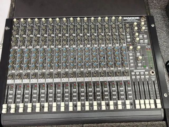 Mesa Mackie Vlz 1604 com case pouco uso 