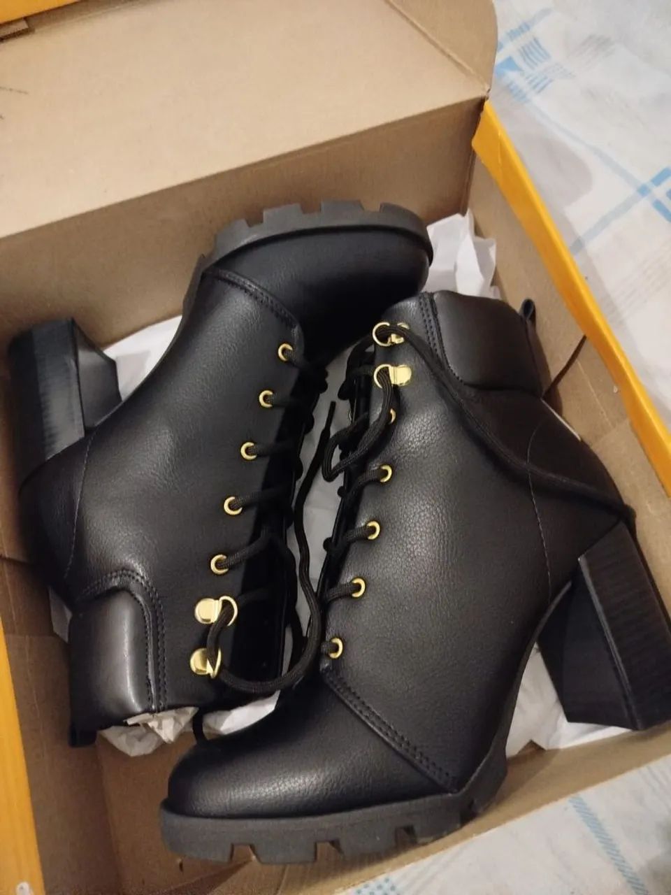 Bota com saltinho  - Foto 4