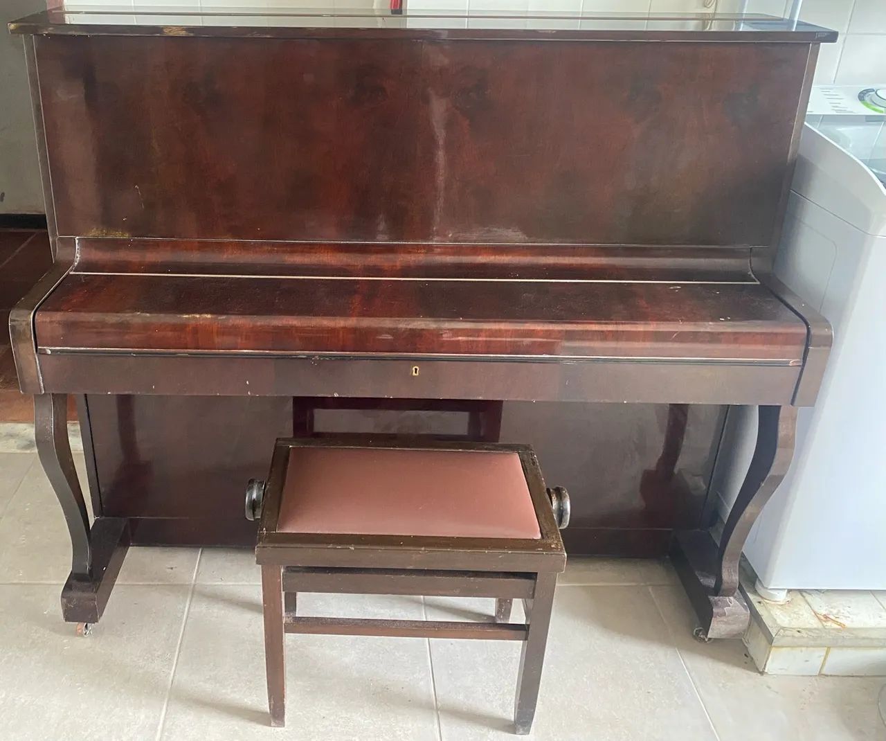 Piano Fritz Dobbert com banco