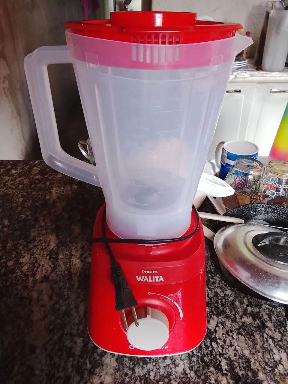 Liquidificador bem conservado.