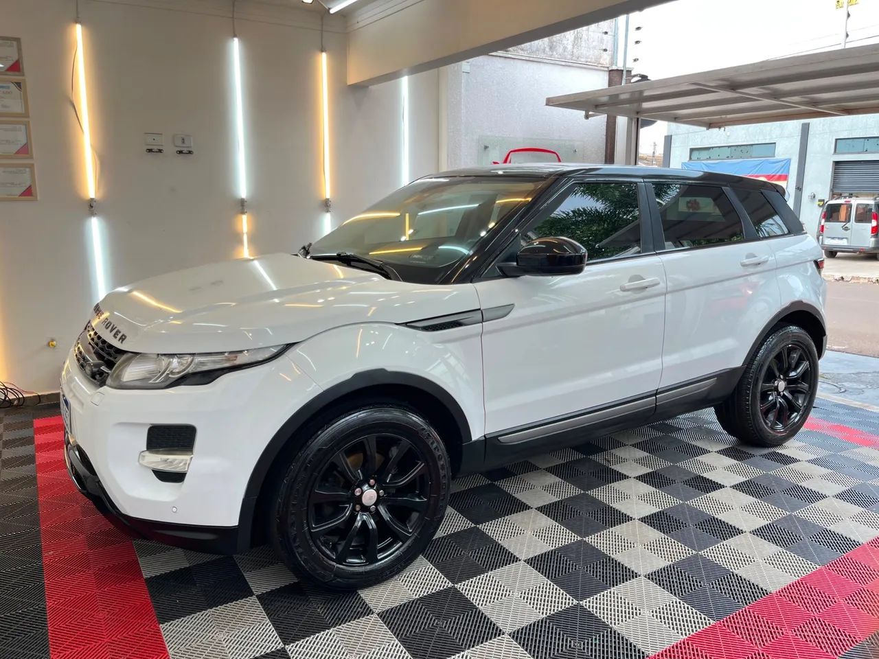 Land Rover Range Rover Evoque Pure 2.0 Aut. 5P 2015