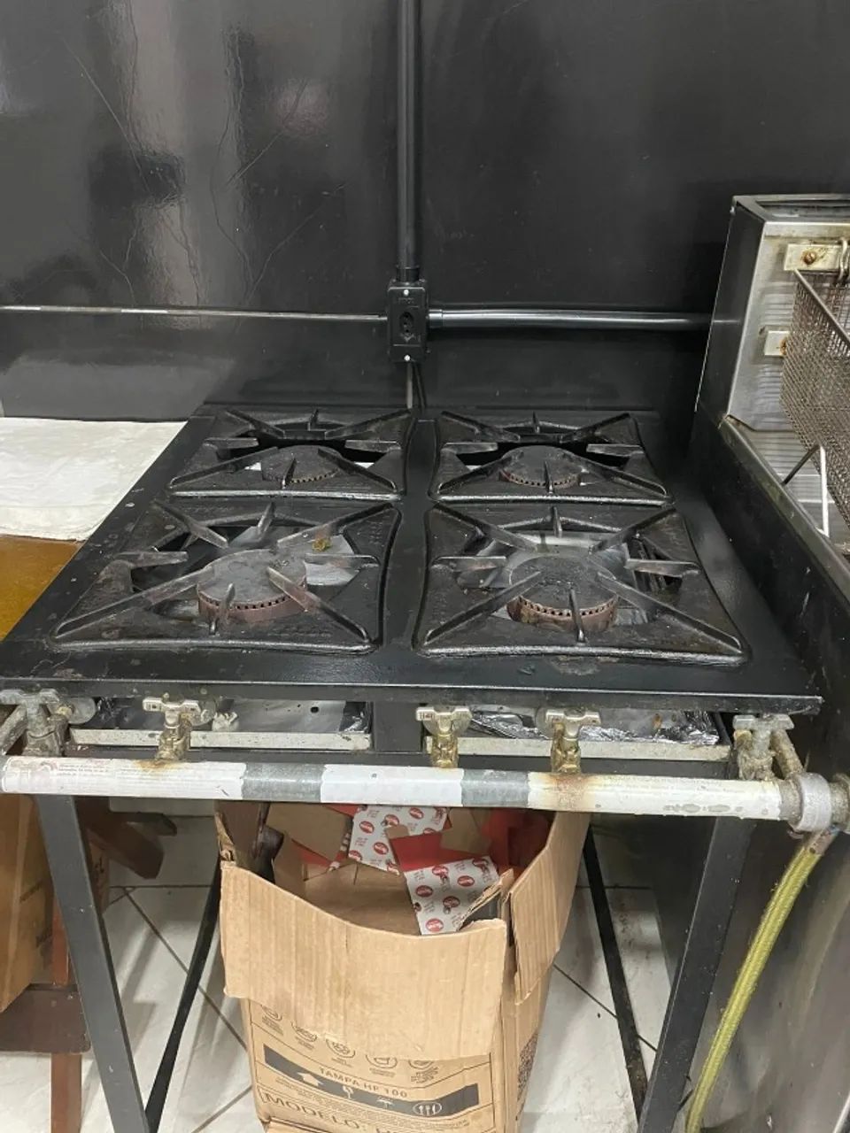 fogão industrial e fritadeira em otimo estado