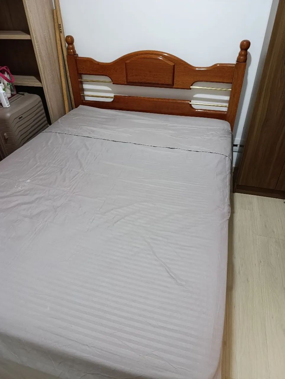 Cama com colchão madeira maciça 