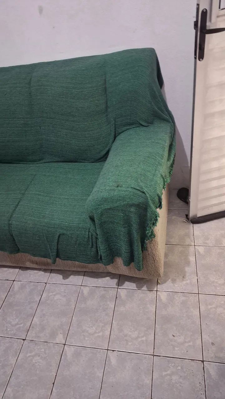 Sofá Bege 2 lugares, em bom estado, intacto. - Foto 4