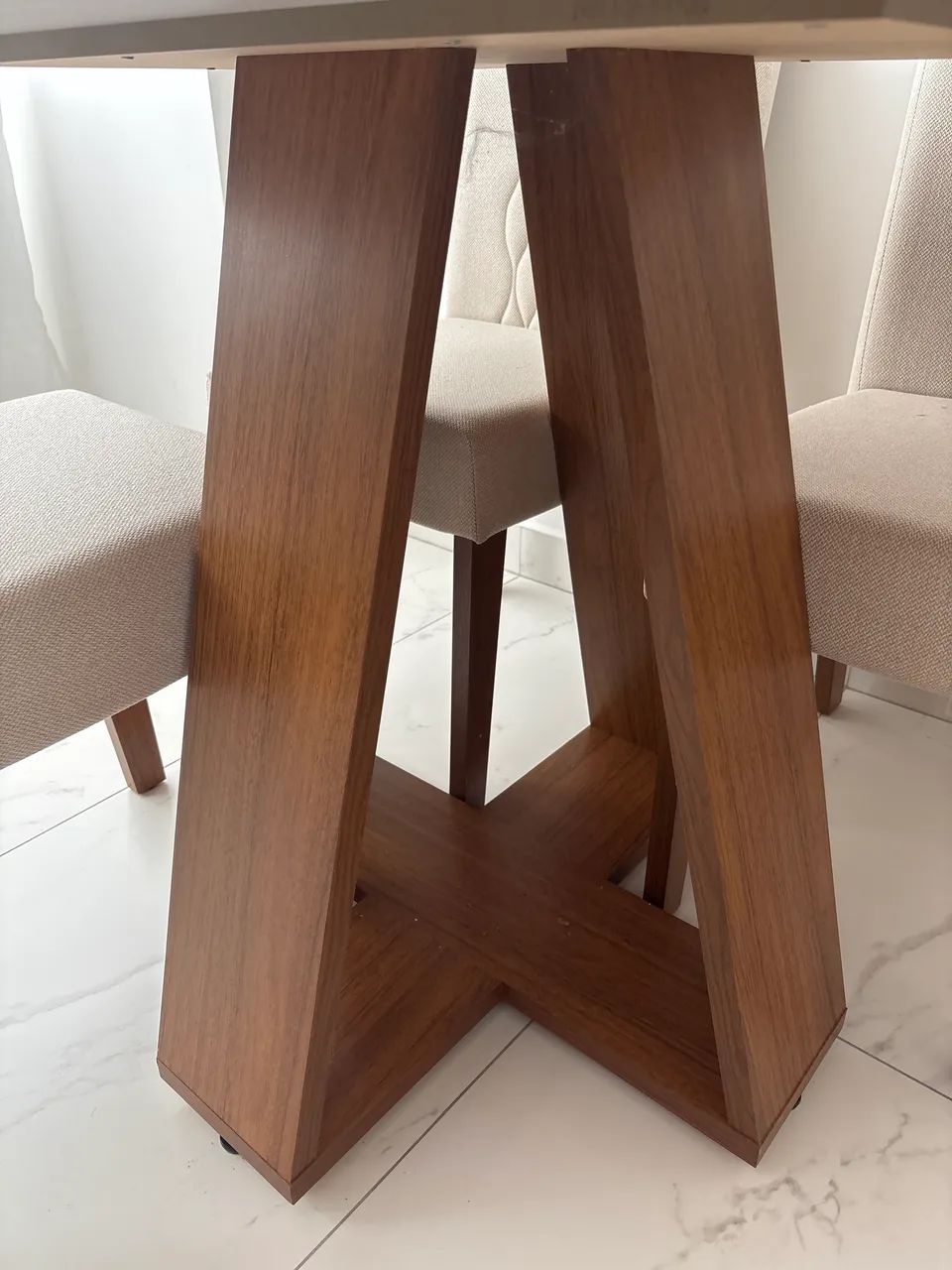 Mesa de Jantar 4 Lugares com Tampo de Vidro e 4 Cadeiras Estofadas - Foto 4