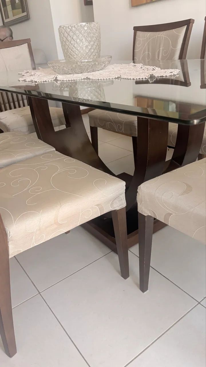 Conjunto de mesa e cadeiras em ótimo estado  - Foto 2