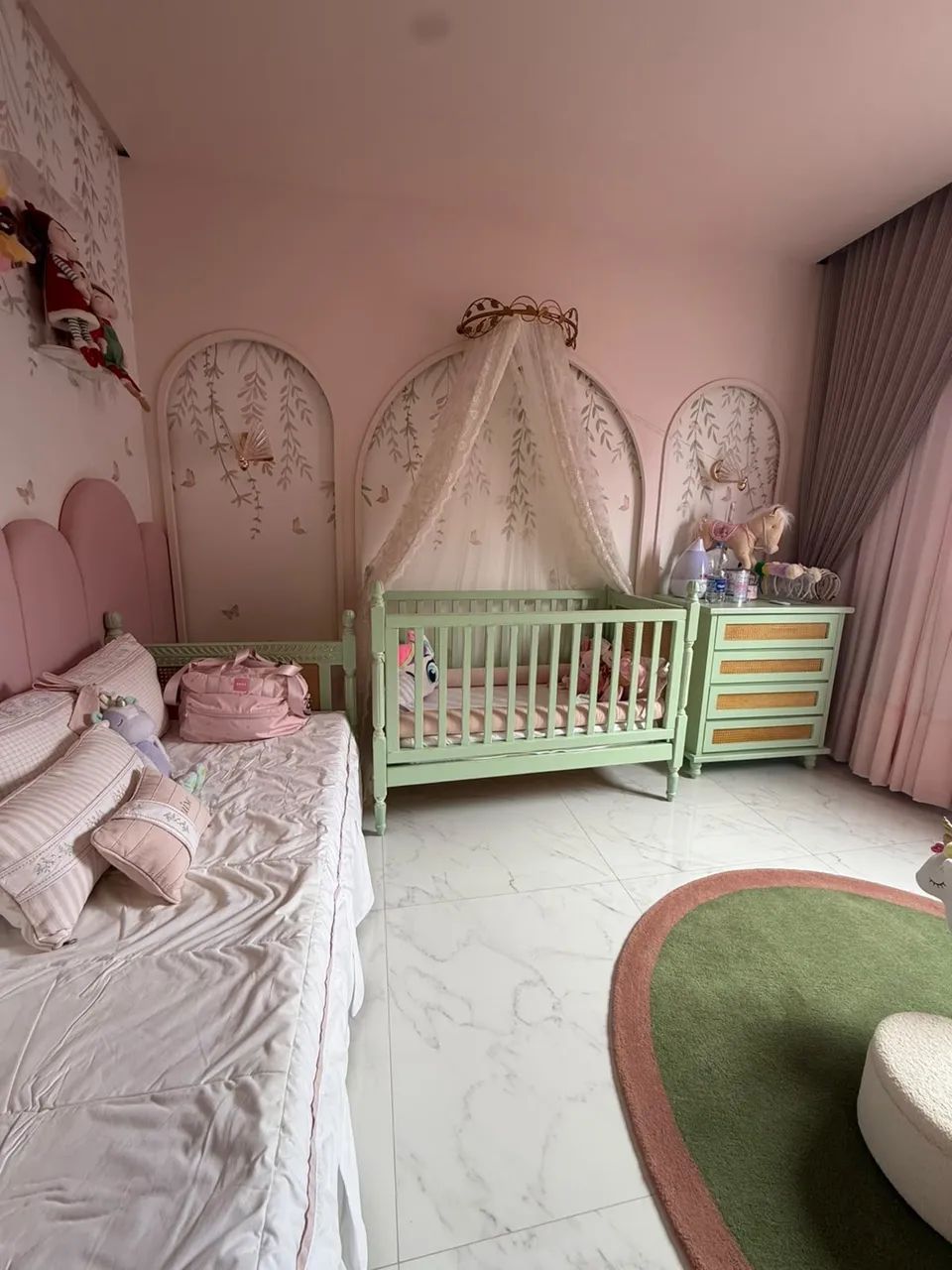 MÓVEIS DE BEBÊ COMPLETOS COM BERÇO MINI CAMA E CÔMODA TODOS  DE MADEIRA MACIÇA