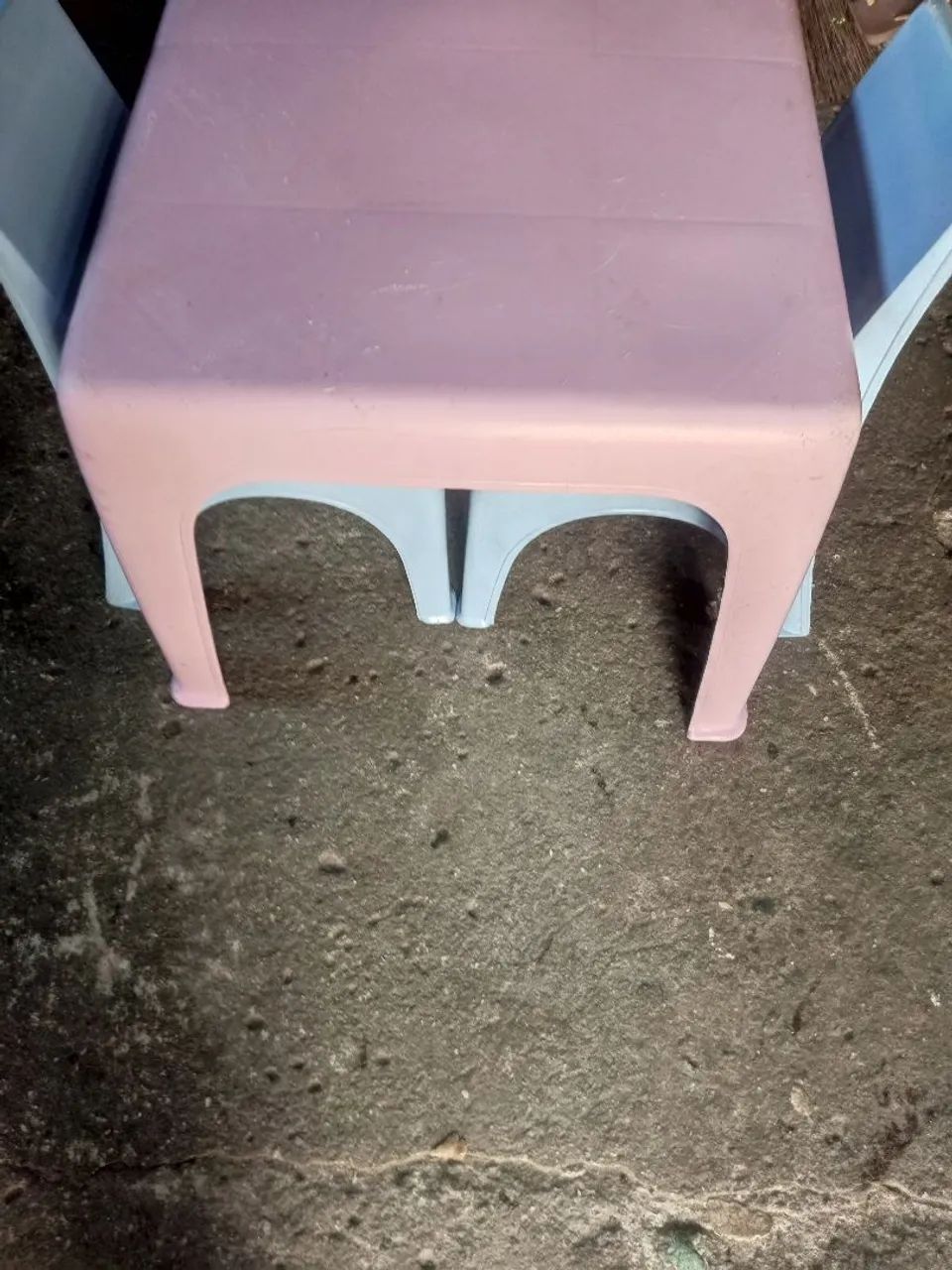 Vendo mesinha infantil para saí agora  - Foto 2