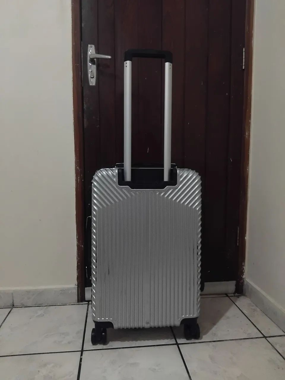 Mala de viagem santinho 60 cm em perfeito estado - Foto 2