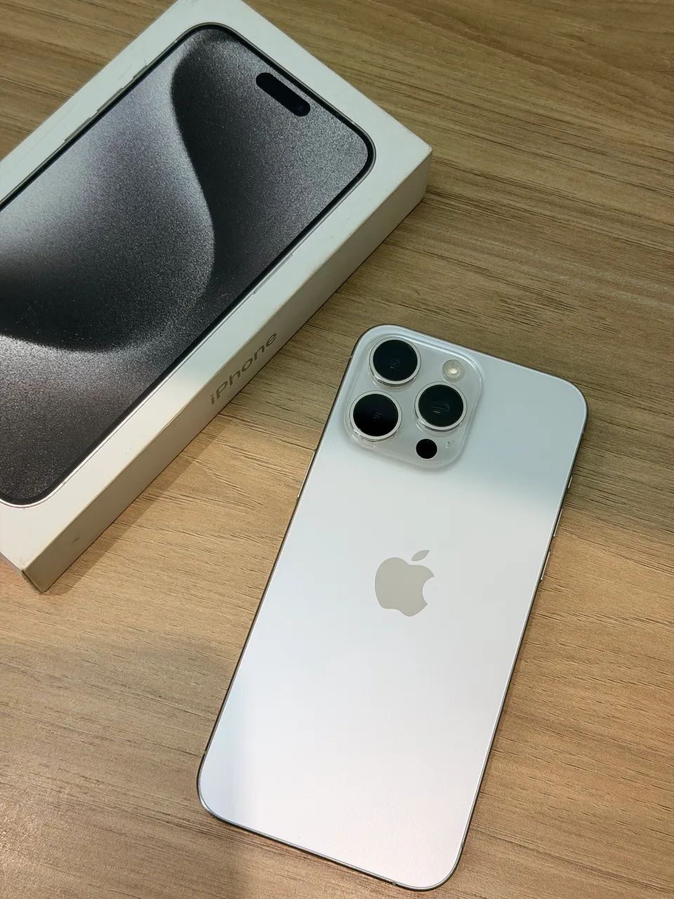 iPhone 15 Pro Max 256gb Branco Titanium - Foto 2