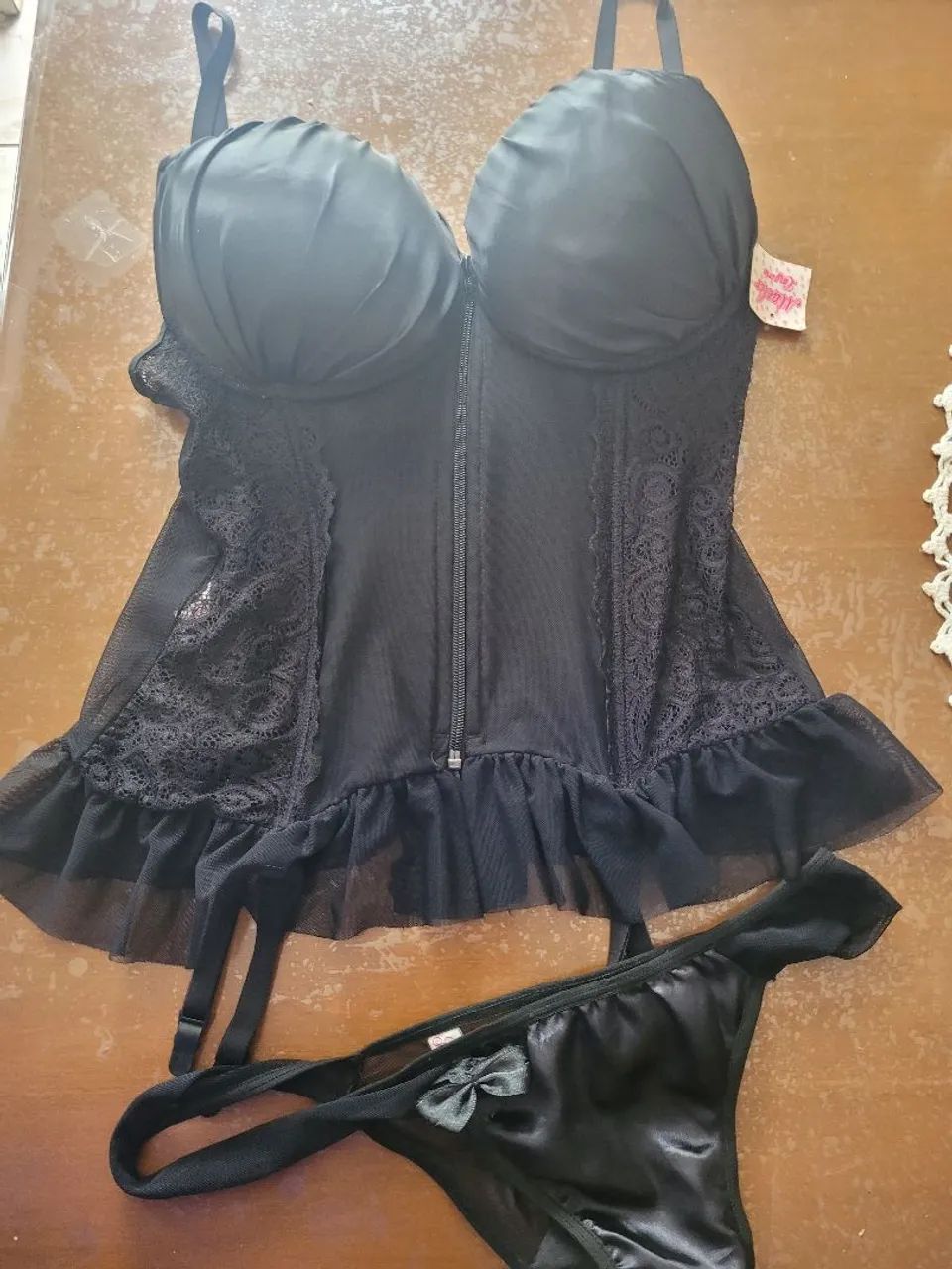 Corset sem uso...lindo de cetim com detalhes em renda
