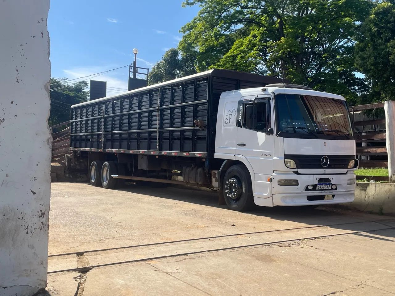 Atego 2425