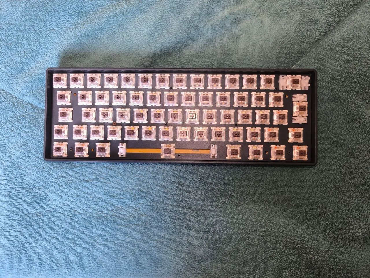 Teclado gamer -Aura GK2-  mecânico switch brown  - Foto 4