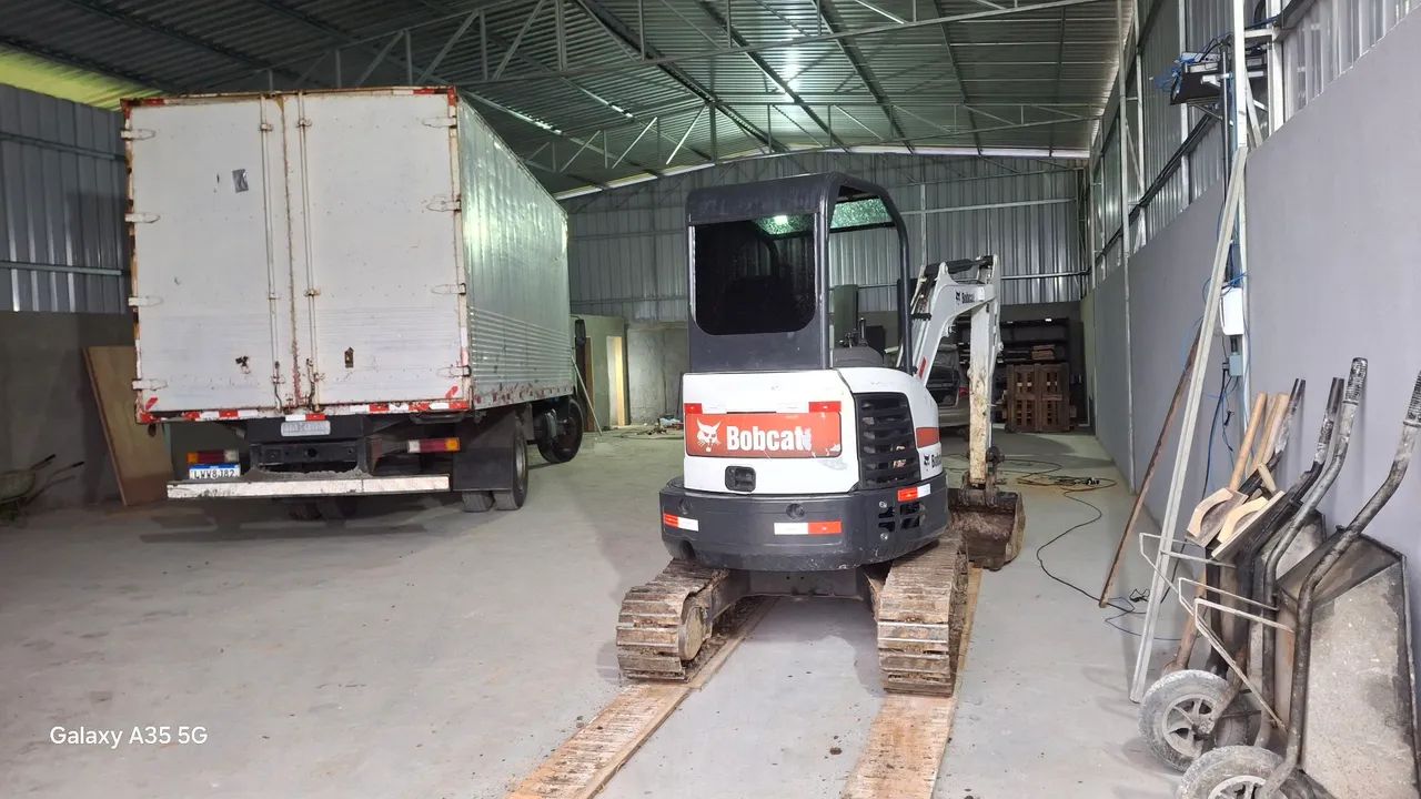 (Fretes) transportes e serviços com miniescavadeira em geral