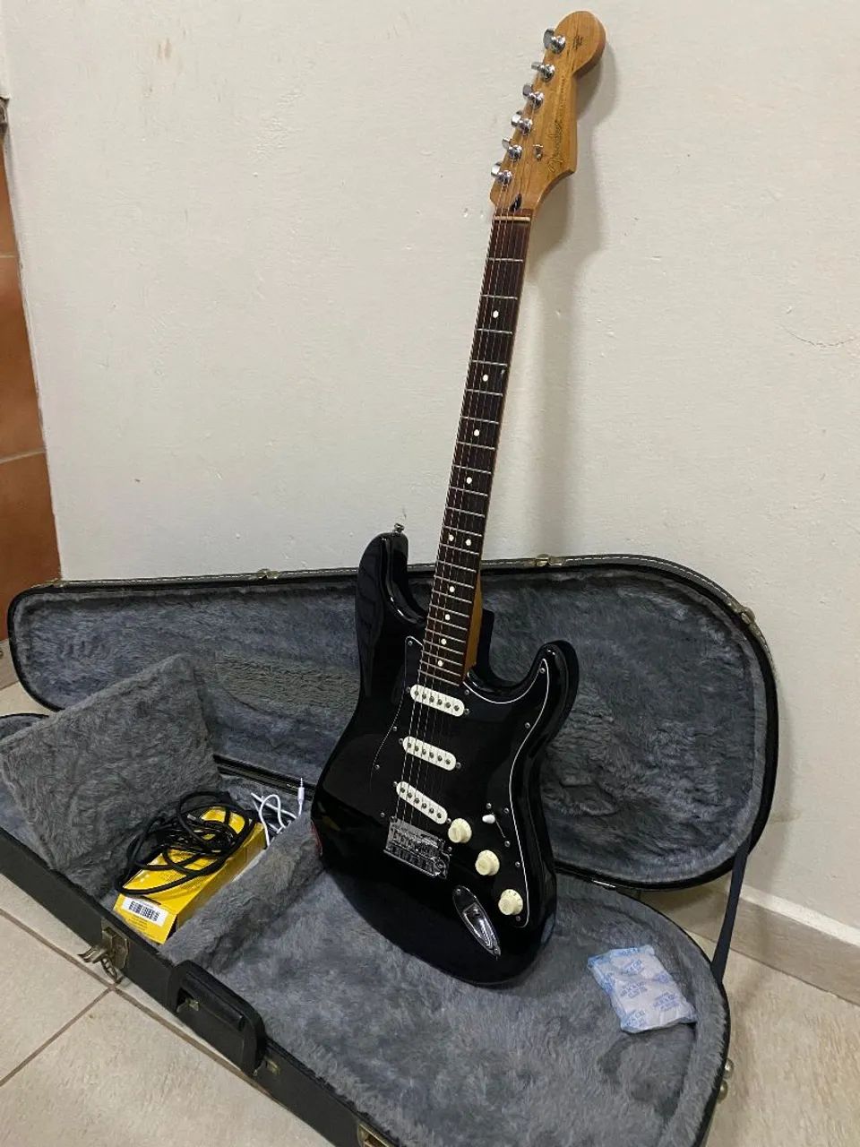 Guitarra Stratocaster Fender Mexicana Preta - Instrumentos