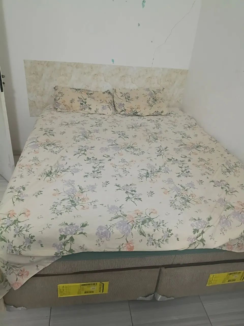 Cama Queen.   