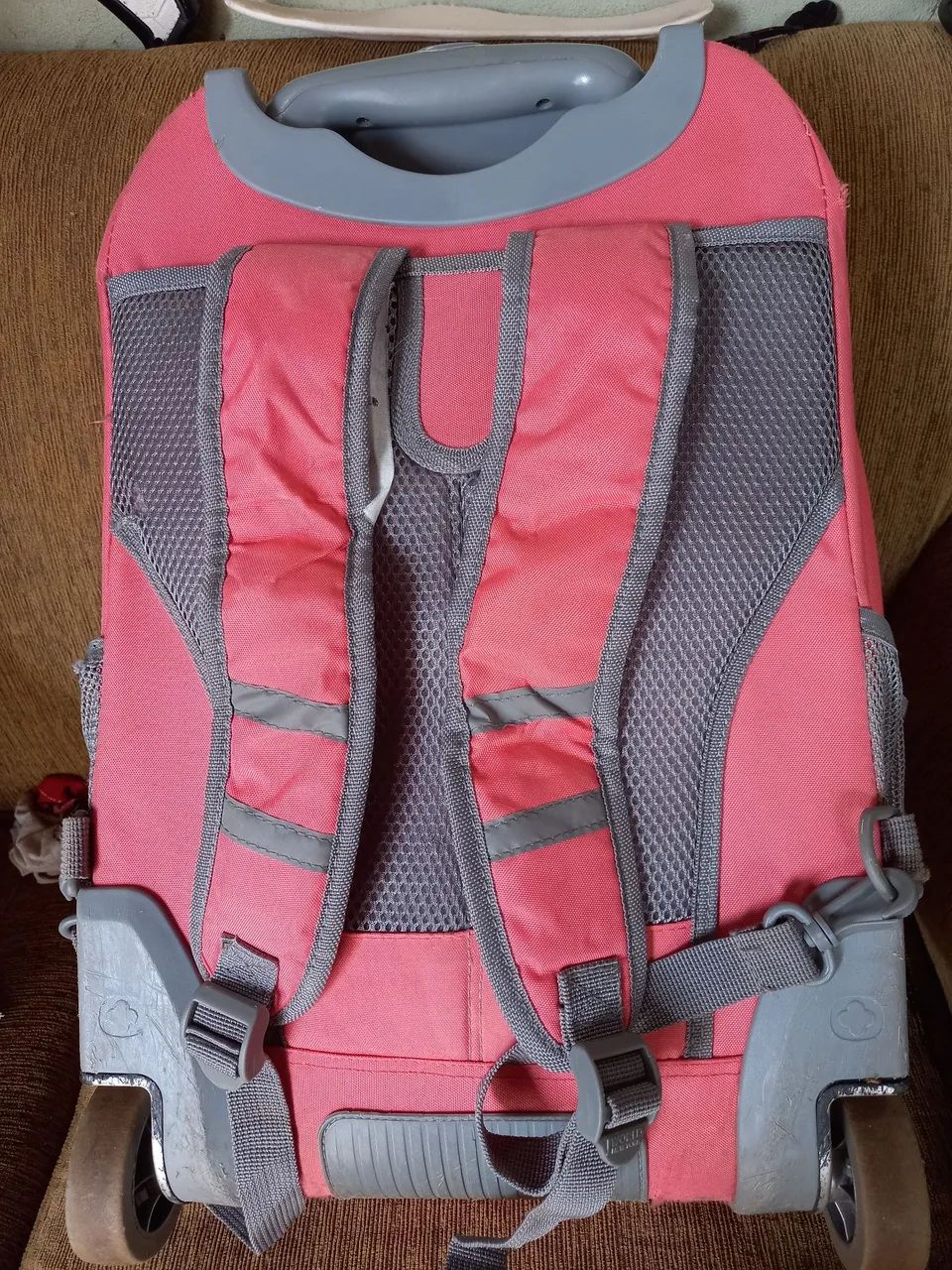 Mochila  de rodinha  cor rosa - Foto 4